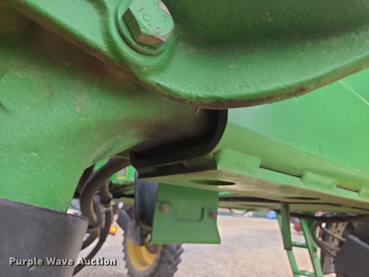 image for item YA0391 2006 John Deere 4710 sprayer