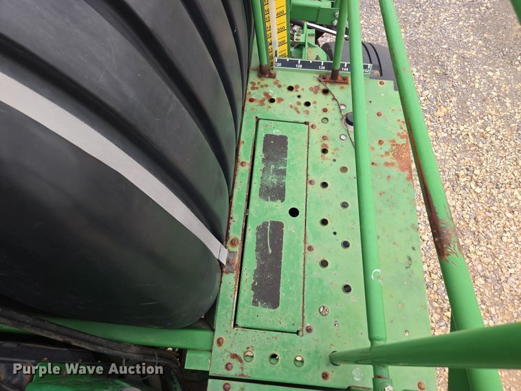 image for item YA0391 2006 John Deere 4710 sprayer