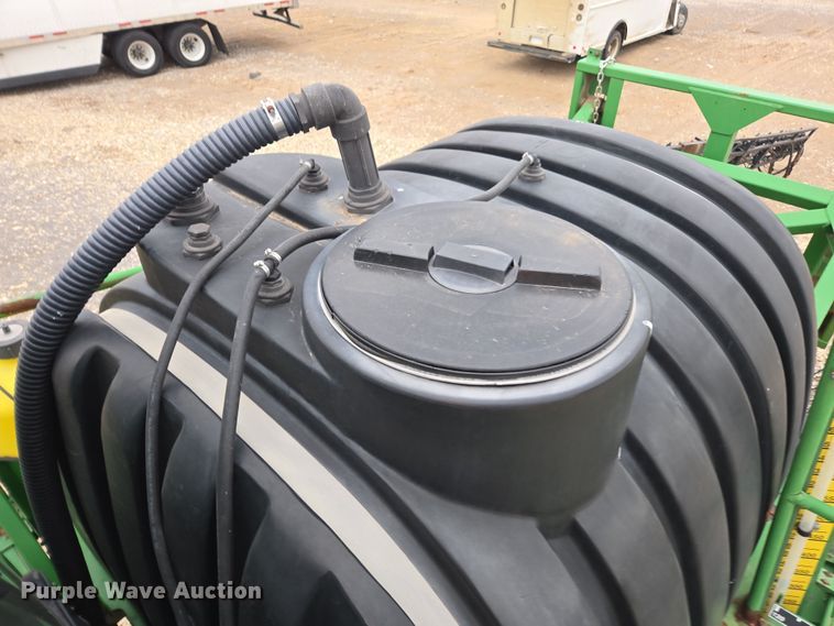 image for item YA0391 2006 John Deere 4710 sprayer