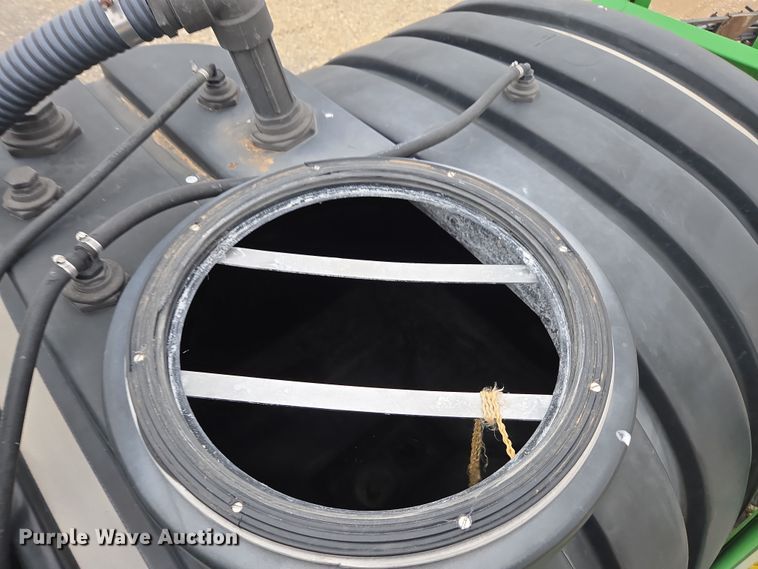 image for item YA0391 2006 John Deere 4710 sprayer