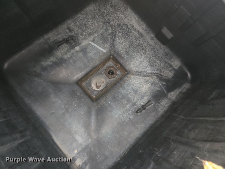 image for item YA0391 2006 John Deere 4710 sprayer