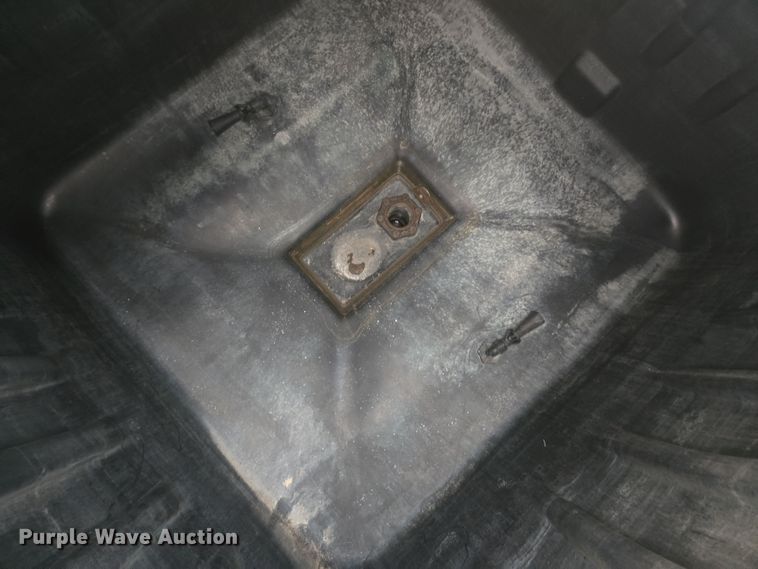 image for item YA0391 2006 John Deere 4710 sprayer