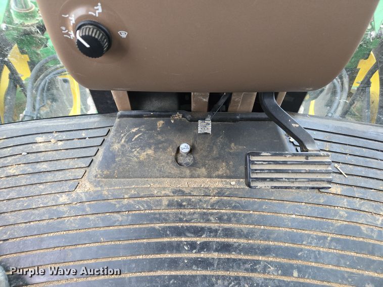 image for item YA0391 2006 John Deere 4710 sprayer