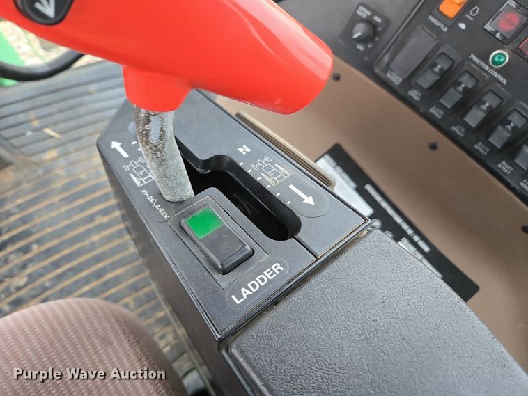 image for item YA0391 2006 John Deere 4710 sprayer