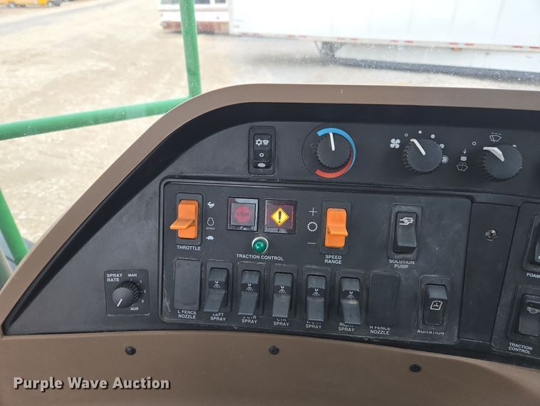 image for item YA0391 2006 John Deere 4710 sprayer