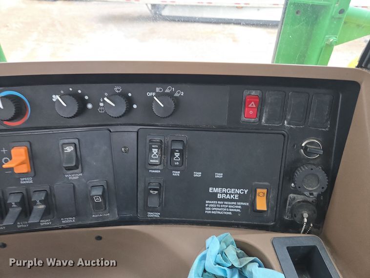 image for item YA0391 2006 John Deere 4710 sprayer