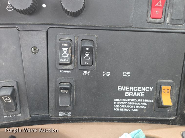 image for item YA0391 2006 John Deere 4710 sprayer