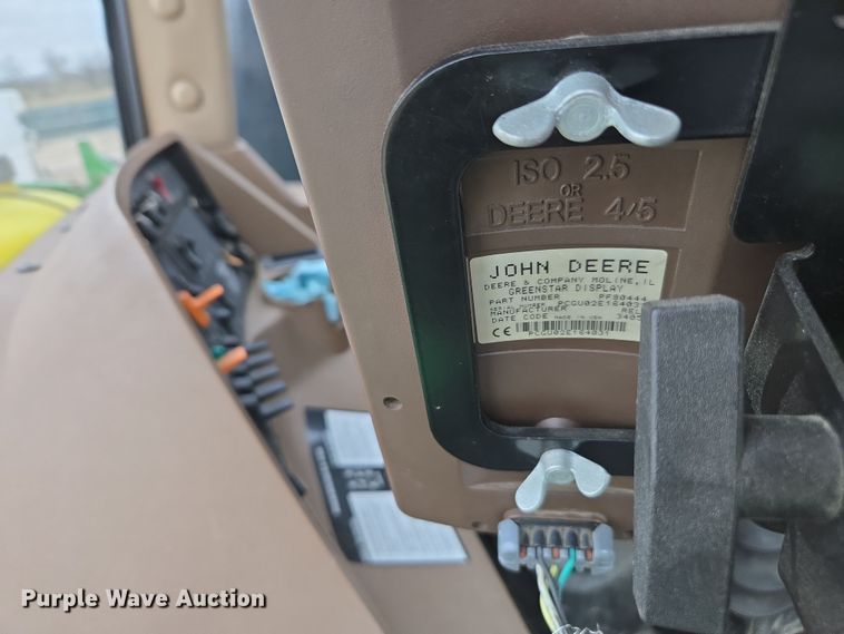 image for item YA0391 2006 John Deere 4710 sprayer