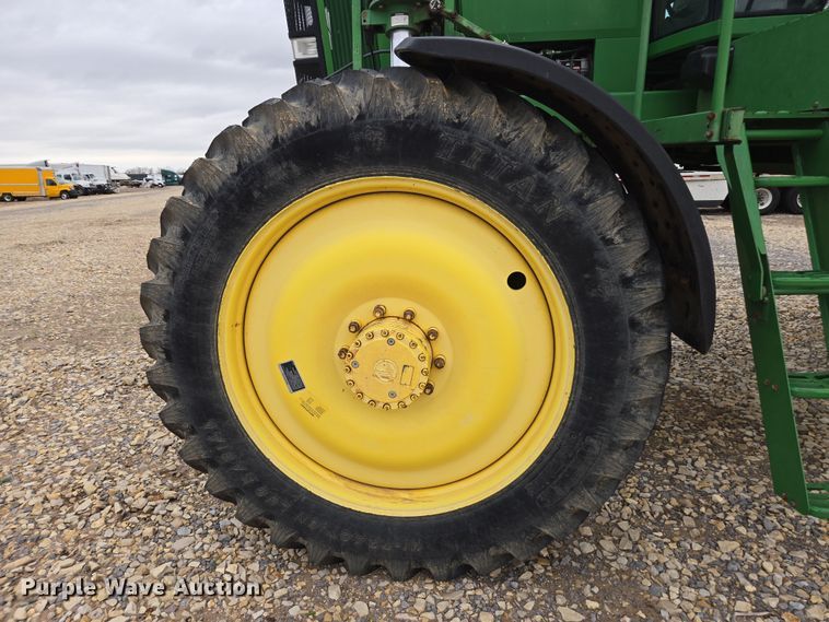 image for item YA0391 2006 John Deere 4710 sprayer