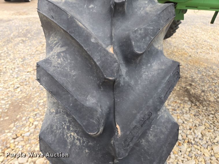 image for item YA0391 2006 John Deere 4710 sprayer