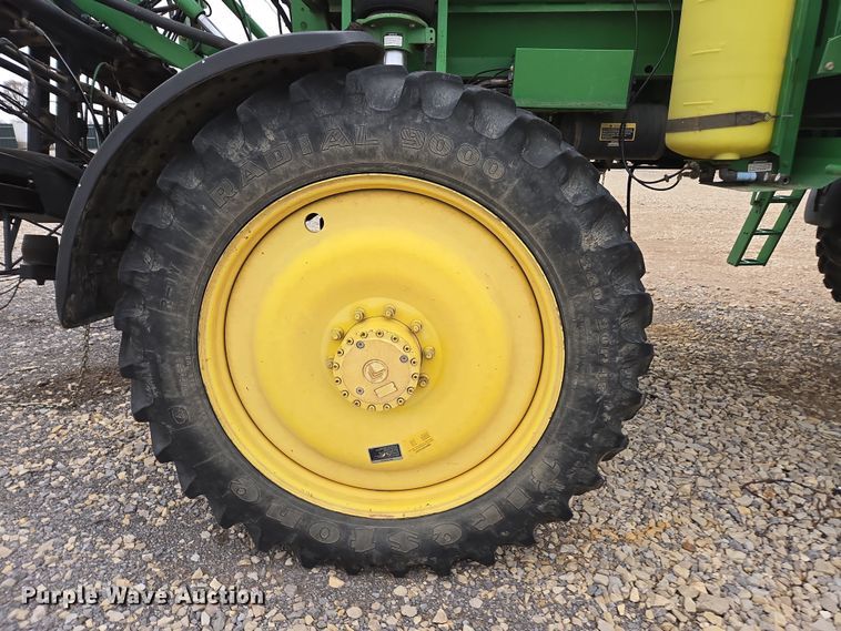 image for item YA0391 2006 John Deere 4710 sprayer