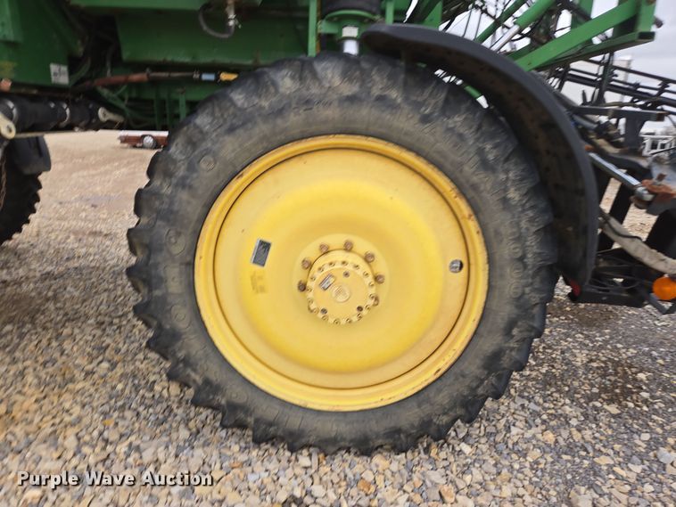 image for item YA0391 2006 John Deere 4710 sprayer