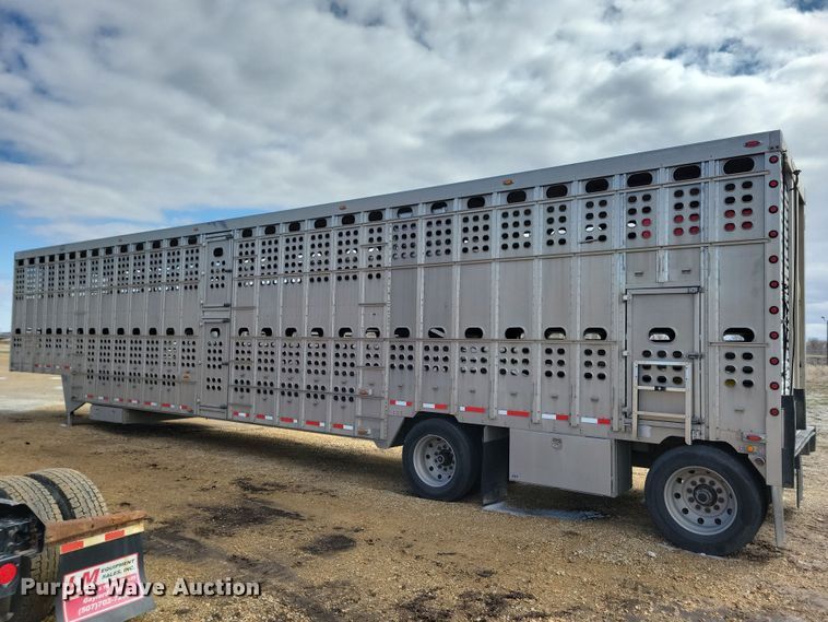 image for item DN3713 2007 M.H. Eby livestock trailer