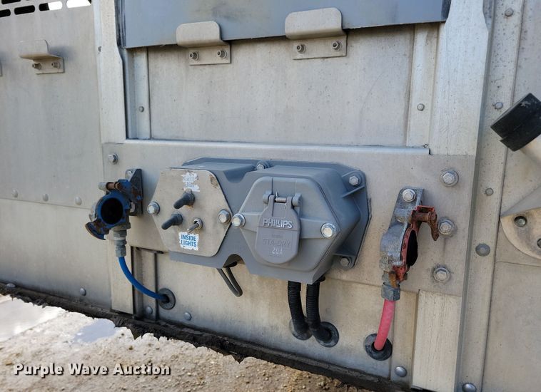 image for item DN3713 2007 M.H. Eby livestock trailer