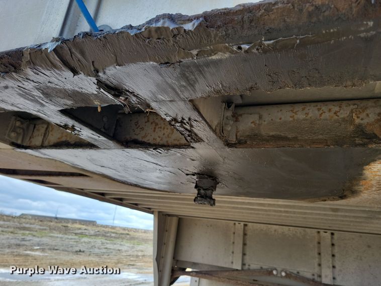 image for item DN3713 2007 M.H. Eby livestock trailer