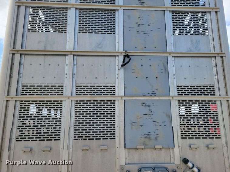 image for item DN3713 2007 M.H. Eby livestock trailer