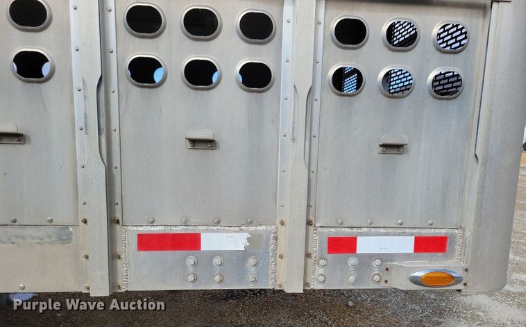 image for item DN3713 2007 M.H. Eby livestock trailer