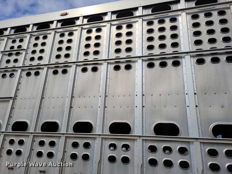 image for item DN3713 2007 M.H. Eby livestock trailer