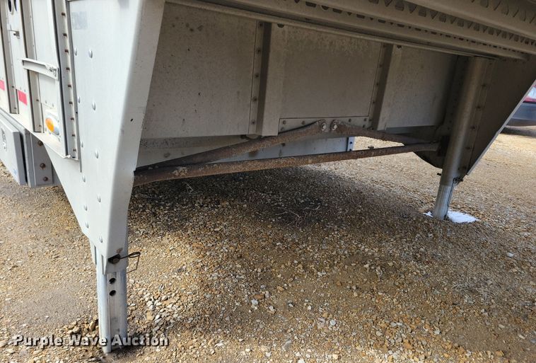 image for item DN3713 2007 M.H. Eby livestock trailer