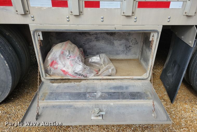 image for item DN3713 2007 M.H. Eby livestock trailer