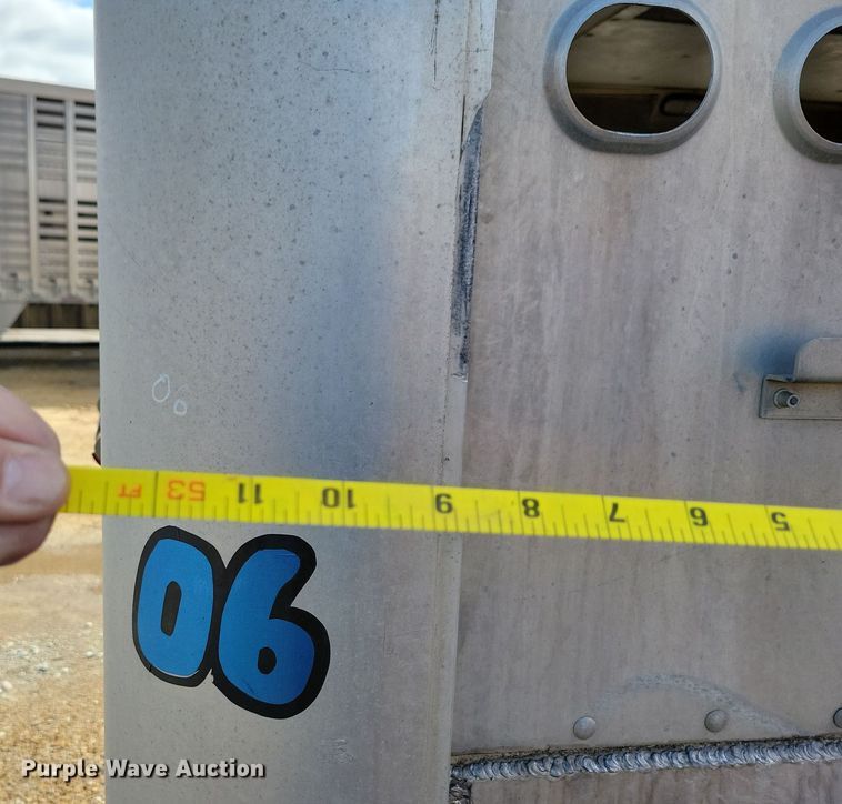 image for item DN3713 2007 M.H. Eby livestock trailer