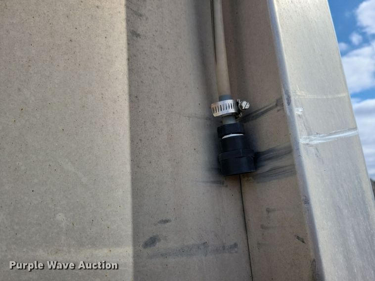 image for item DN3713 2007 M.H. Eby livestock trailer