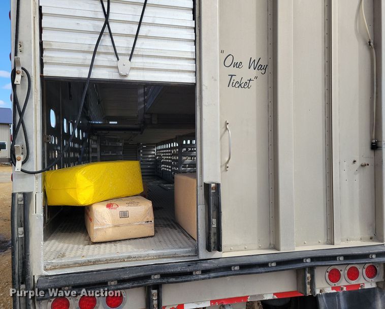 image for item DN3713 2007 M.H. Eby livestock trailer