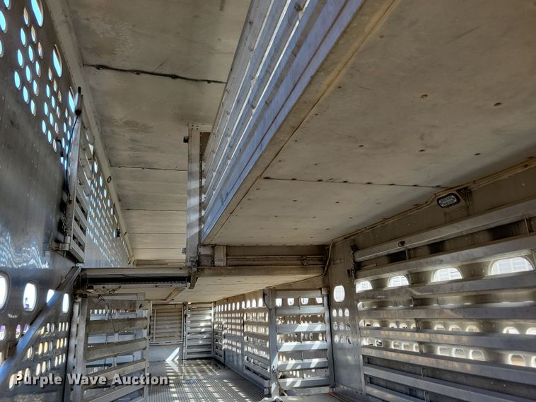 image for item DN3713 2007 M.H. Eby livestock trailer