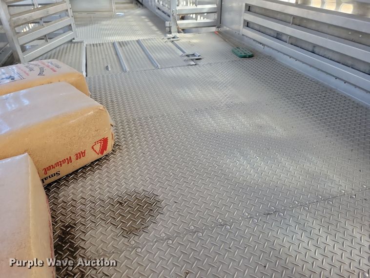 image for item DN3713 2007 M.H. Eby livestock trailer