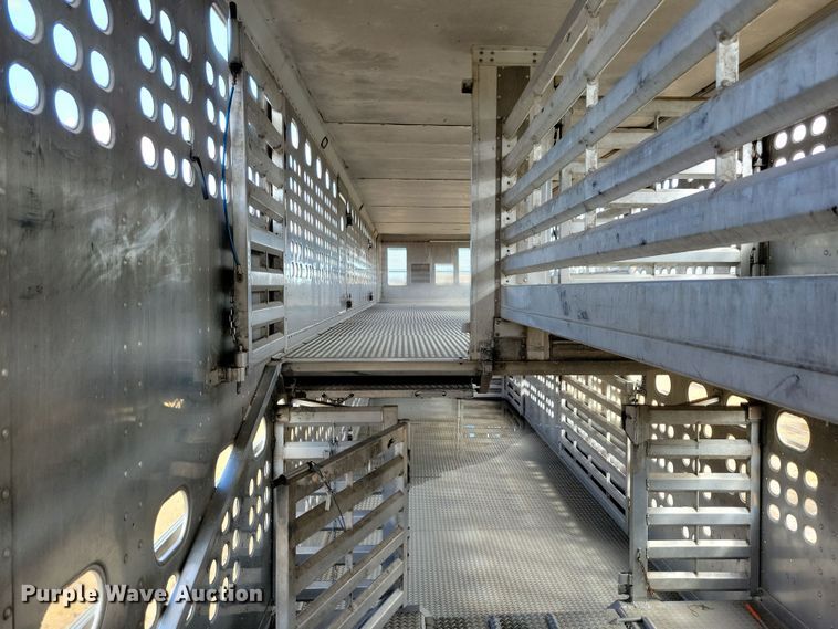 image for item DN3713 2007 M.H. Eby livestock trailer