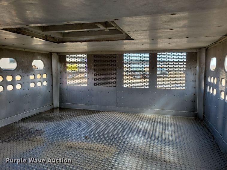 image for item DN3713 2007 M.H. Eby livestock trailer