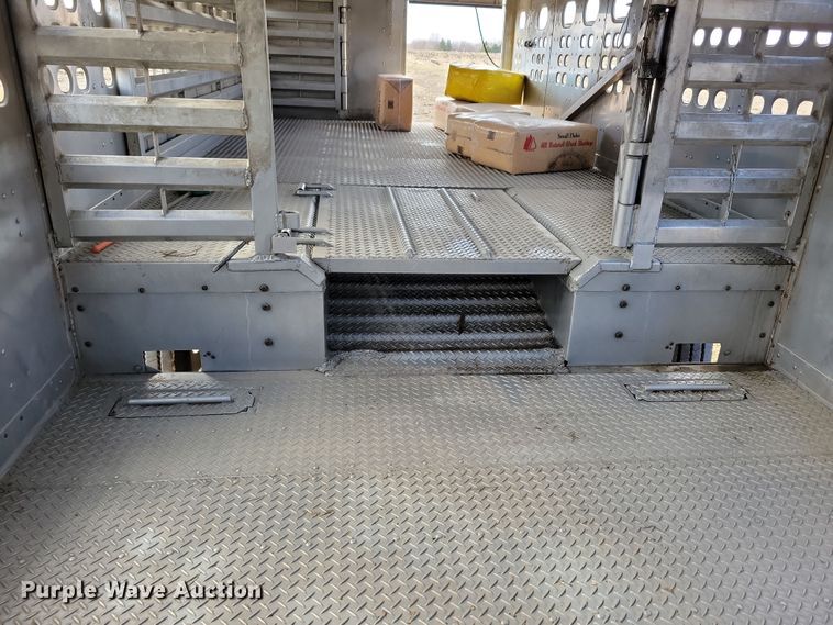 image for item DN3713 2007 M.H. Eby livestock trailer