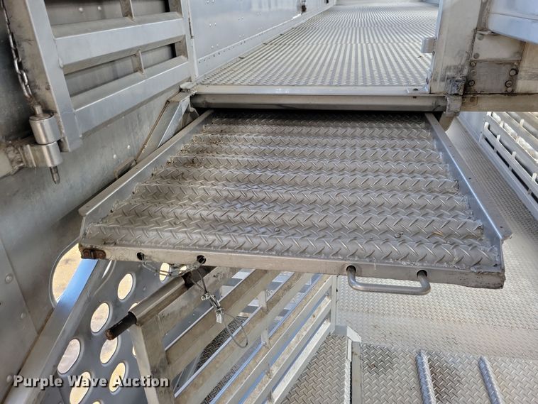 image for item DN3713 2007 M.H. Eby livestock trailer