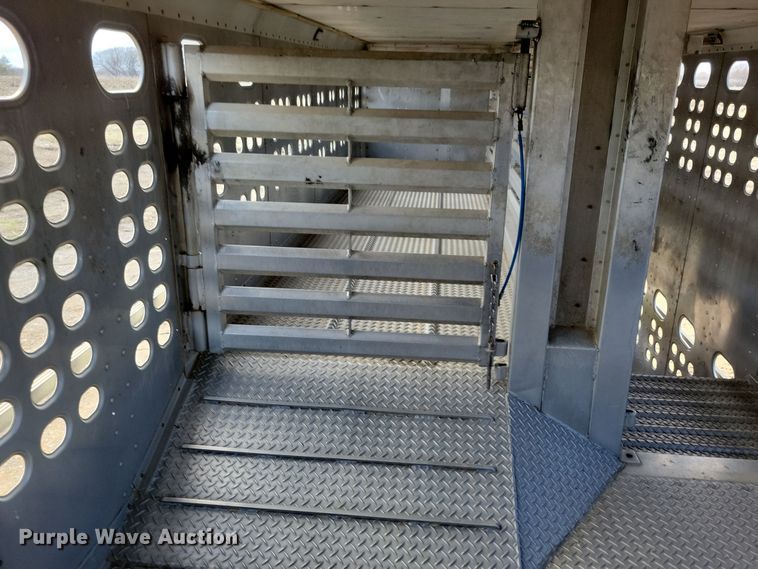 image for item DN3713 2007 M.H. Eby livestock trailer