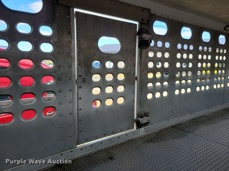 image for item DN3713 2007 M.H. Eby livestock trailer