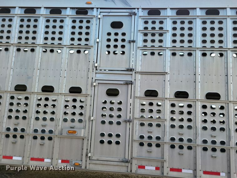 image for item DN3713 2007 M.H. Eby livestock trailer