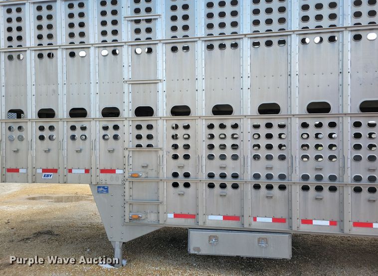 image for item DN3713 2007 M.H. Eby livestock trailer