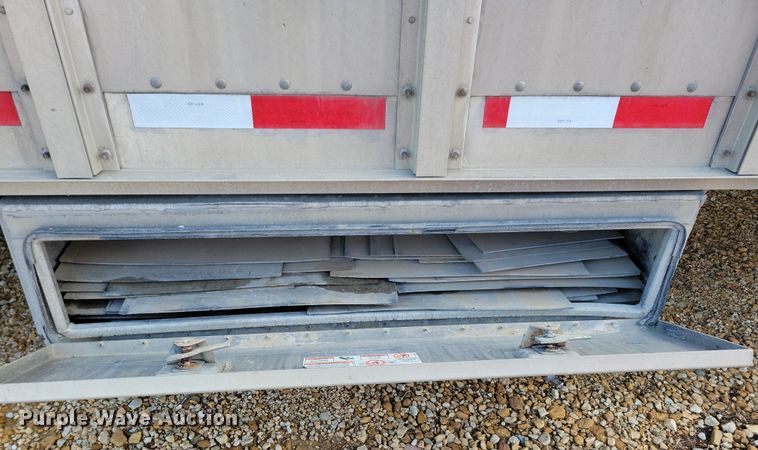 image for item DN3713 2007 M.H. Eby livestock trailer