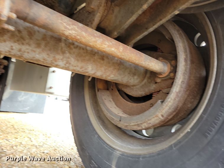 image for item DN3713 2007 M.H. Eby livestock trailer