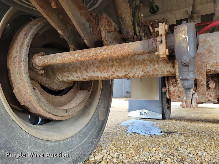 image for item DN3713 2007 M.H. Eby livestock trailer