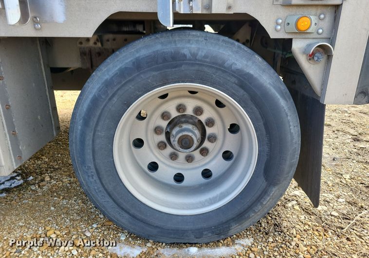 image for item DN3713 2007 M.H. Eby livestock trailer