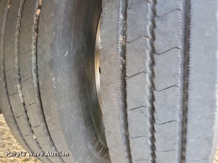 image for item DN3713 2007 M.H. Eby livestock trailer