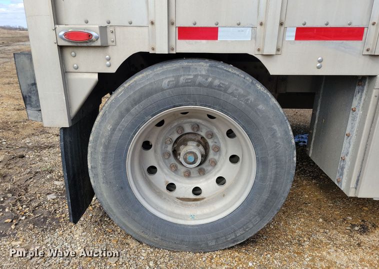 image for item DN3713 2007 M.H. Eby livestock trailer