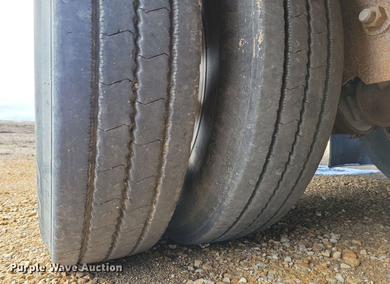 image for item DN3713 2007 M.H. Eby livestock trailer