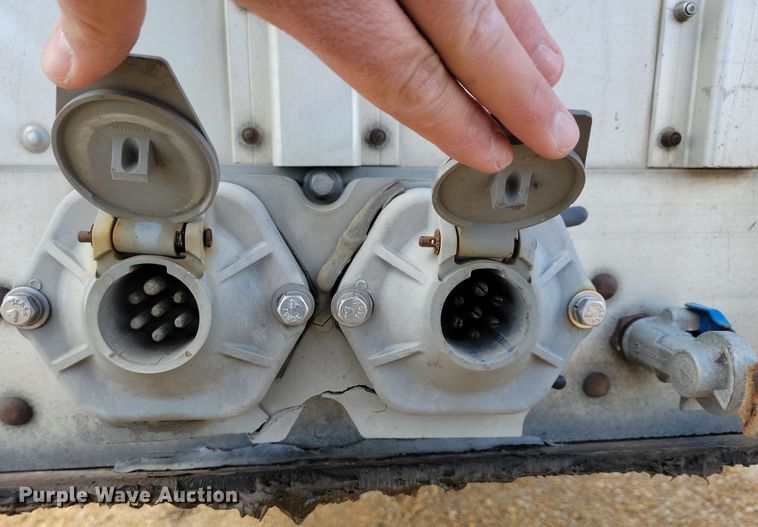 image for item DN3714 2007 Wilson PSDCL-402P livestock trailer