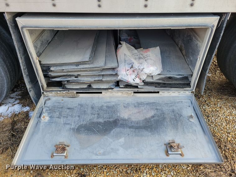 image for item DN3714 2007 Wilson PSDCL-402P livestock trailer