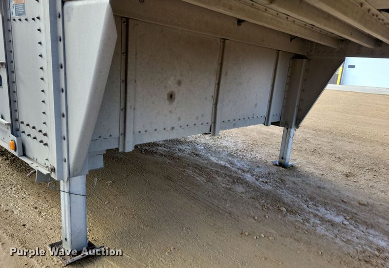 image for item DN3715 2010 Wilson PSDCL-402P livestock trailer