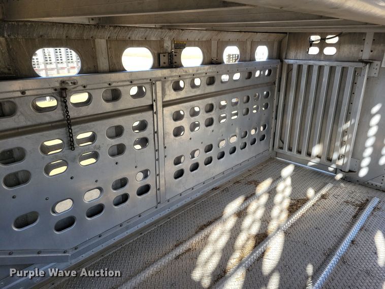 image for item DN3717 2007 Wilson PSDCL-402HP livestock trailer