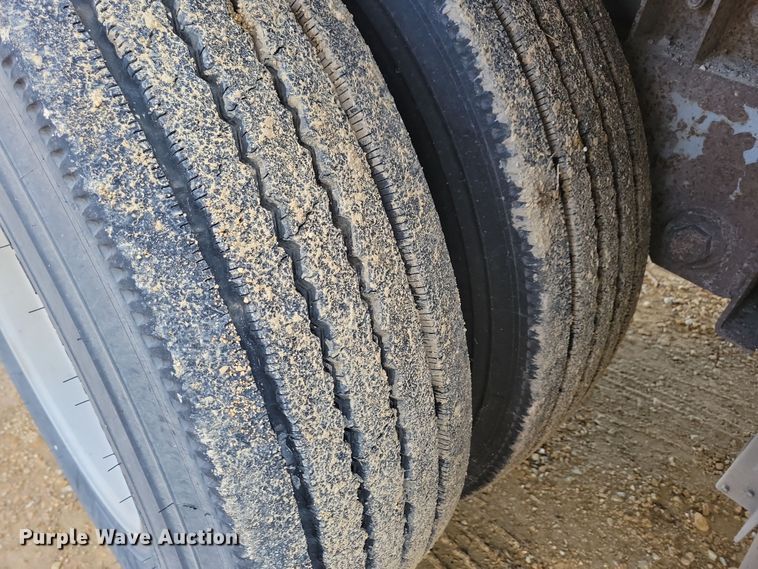 image for item DN3717 2007 Wilson PSDCL-402HP livestock trailer