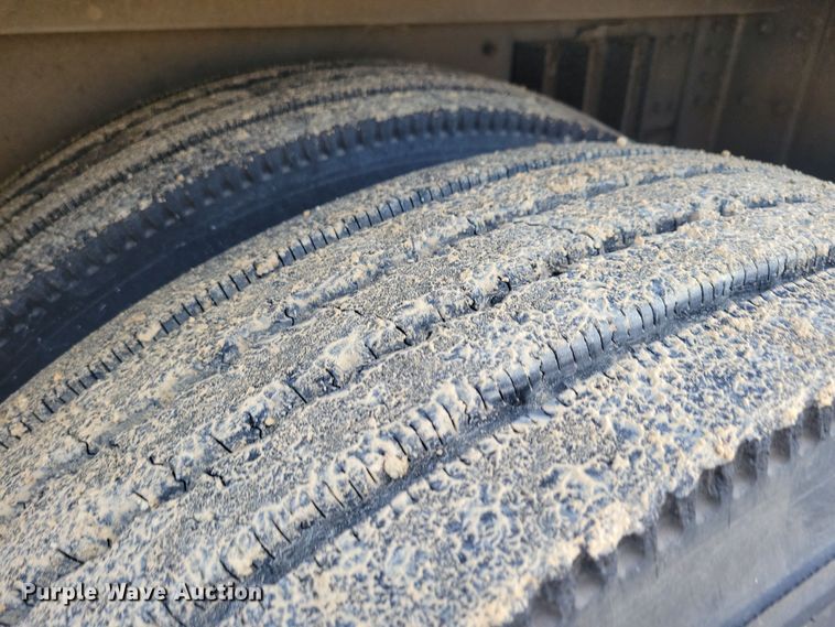 image for item DN3717 2007 Wilson PSDCL-402HP livestock trailer